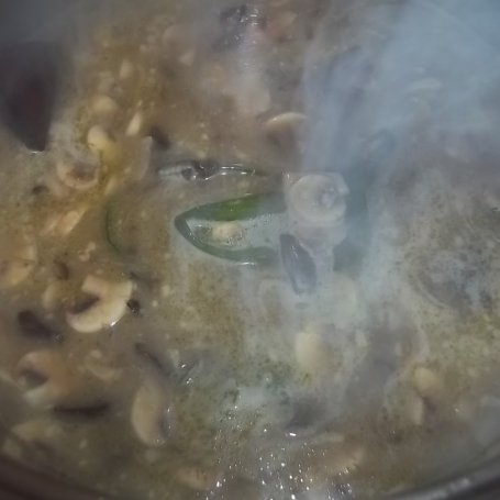 Krok 9 - Zupa podwójnie grzybowa foto