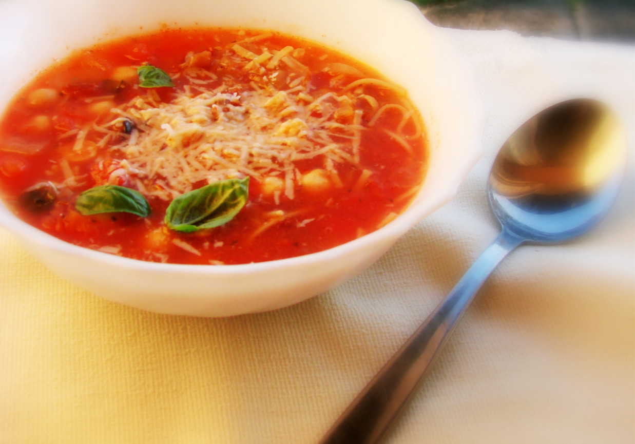 Zupa podwójnie pomidorowa z ciecierzycą foto