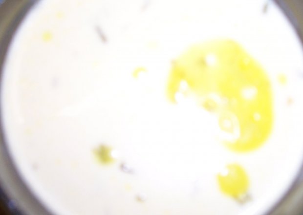 Fotografia przedstawiająca zupa pokrzywowa na kminku
