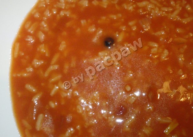 Fotografia przedstawiająca Zupa pomidorowa czerwono cebulowa