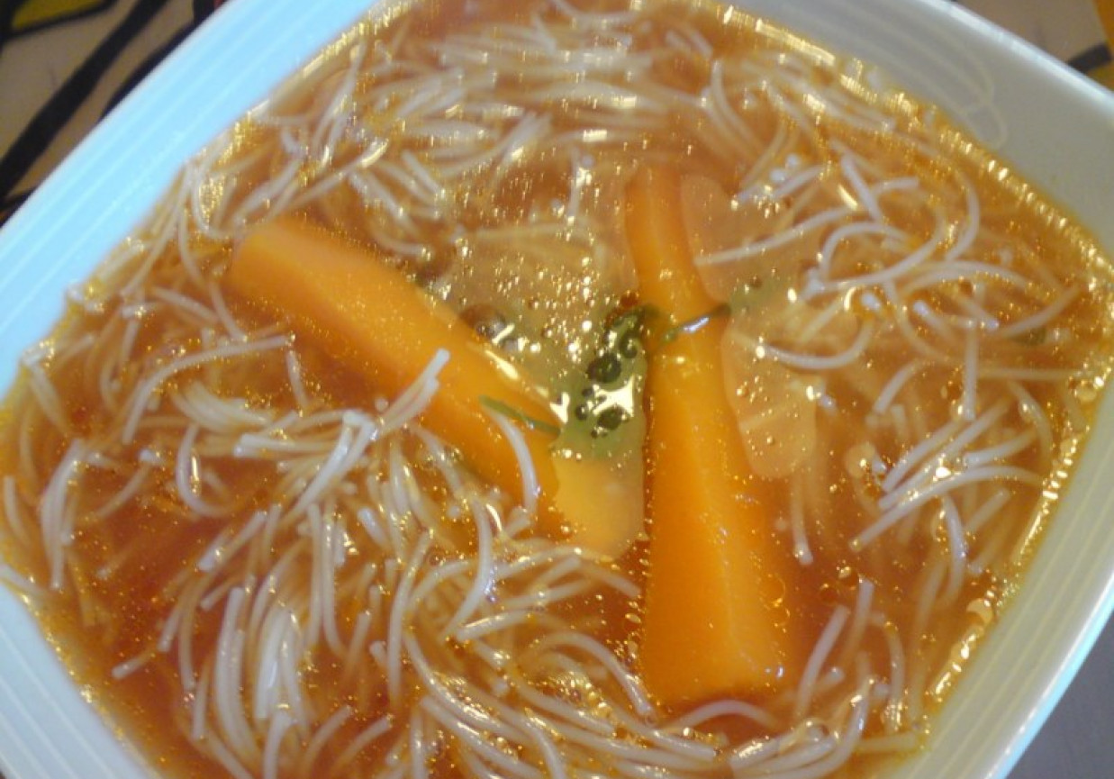Zupa pomidorowa (czysta) z makaronem foto