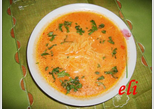 Fotografia przedstawiająca Zupa pomidorowa Eli z makaronem