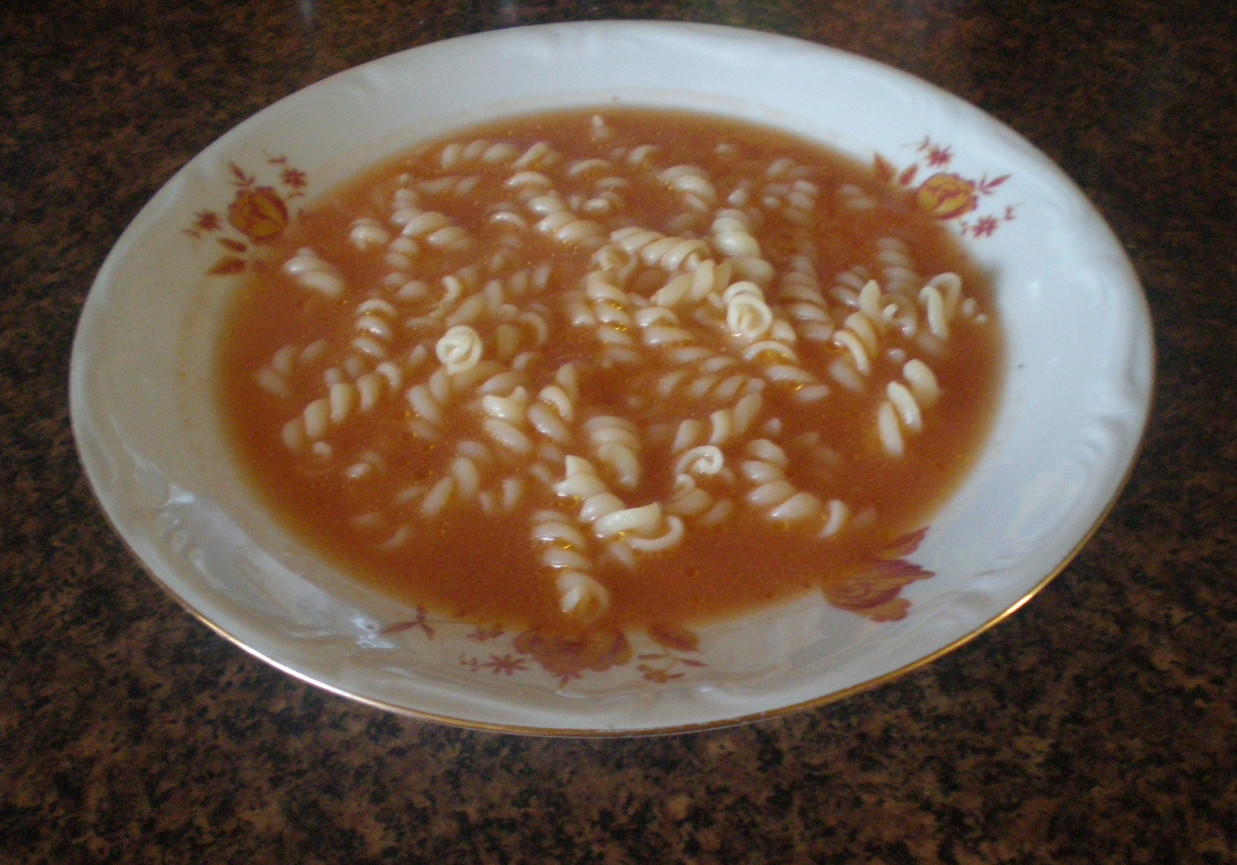 Zupa pomidorowa gospodarska foto