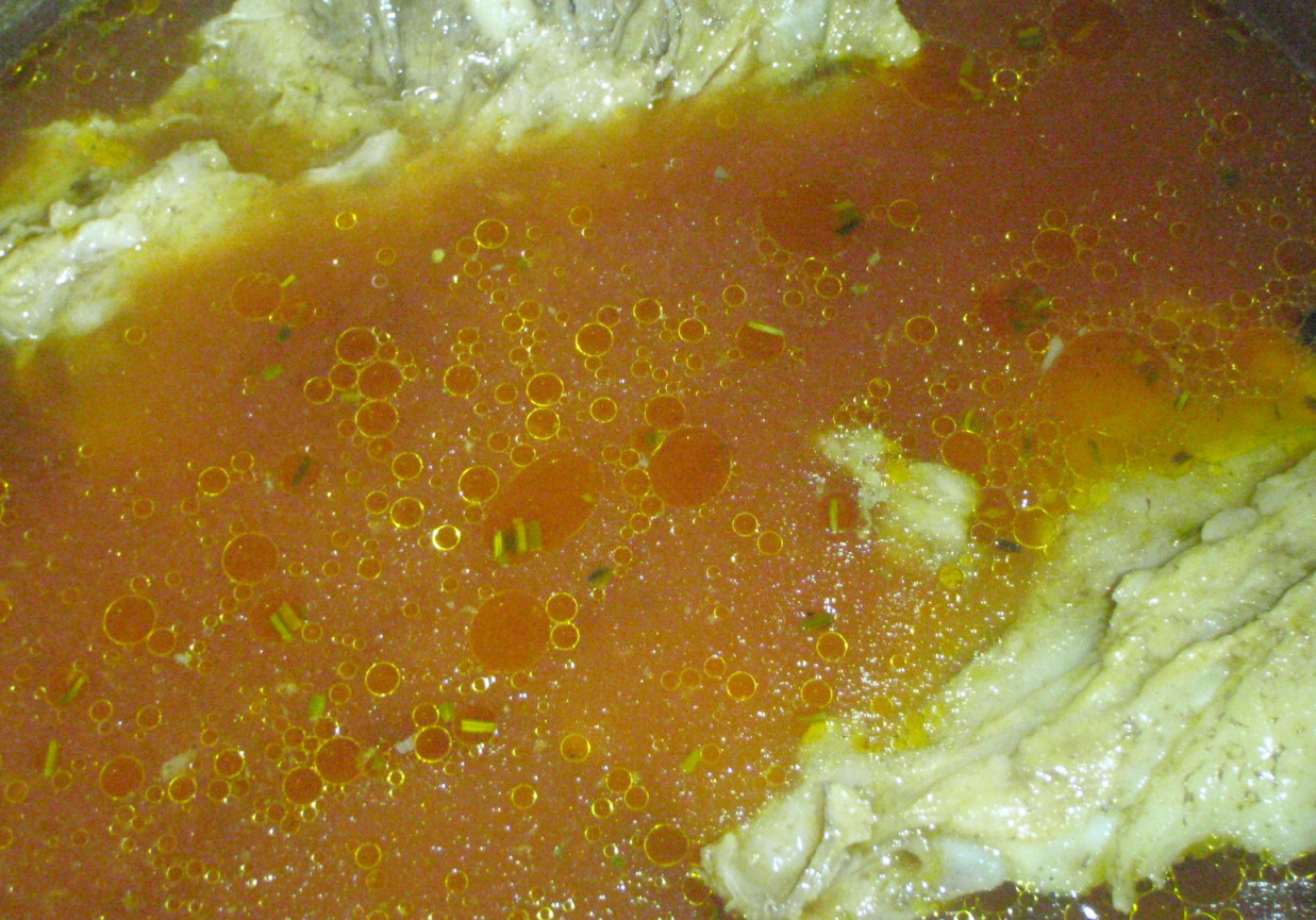 Zupa pomidorowa na kościach foto