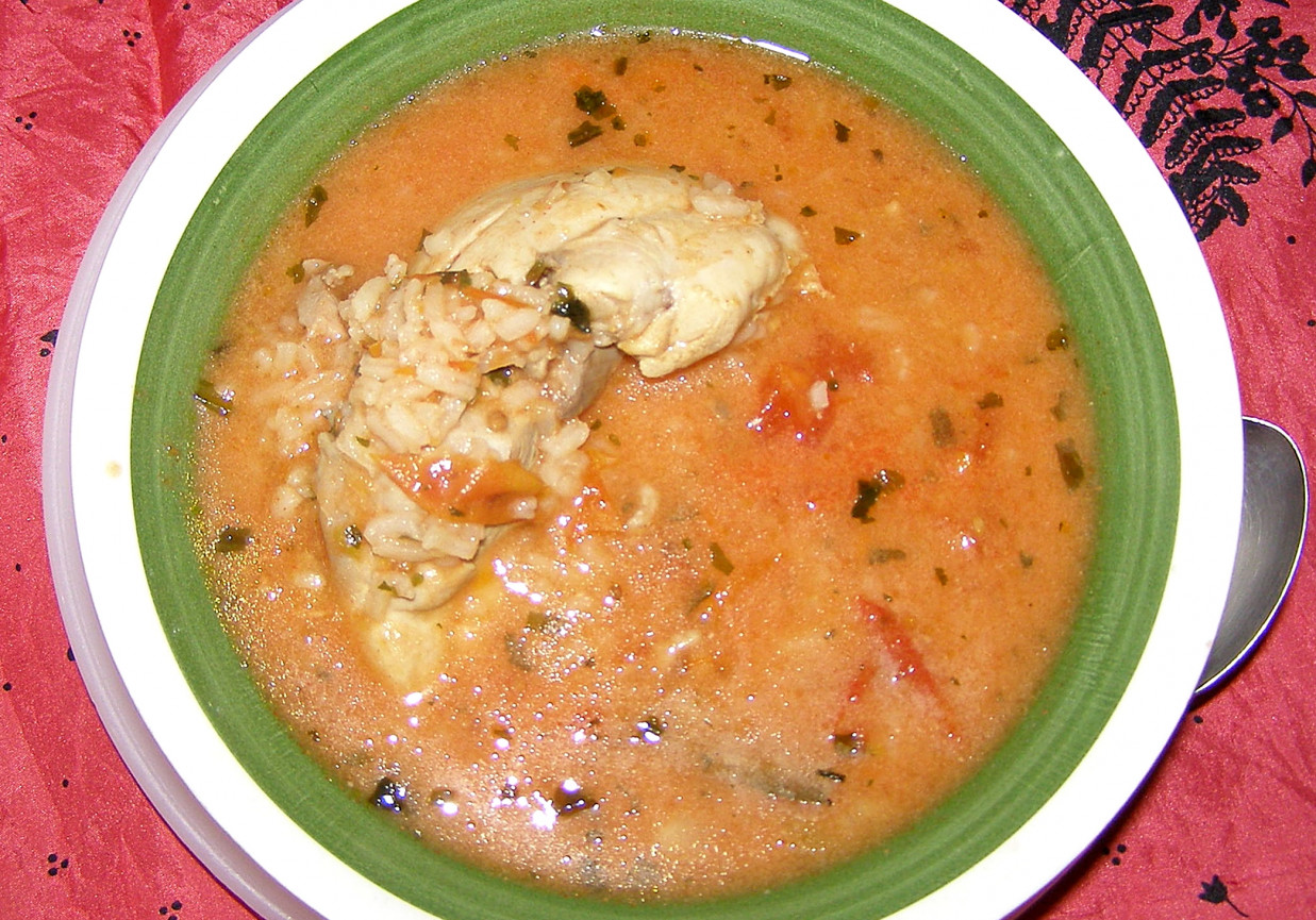 zupa pomidorowa na piersi kurczaka z czosnkiem niedźwiedzim... foto