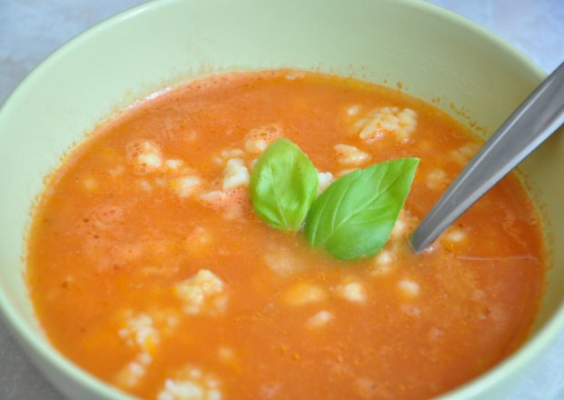 Fotografia przedstawiająca Zupa pomidorowa na rosole