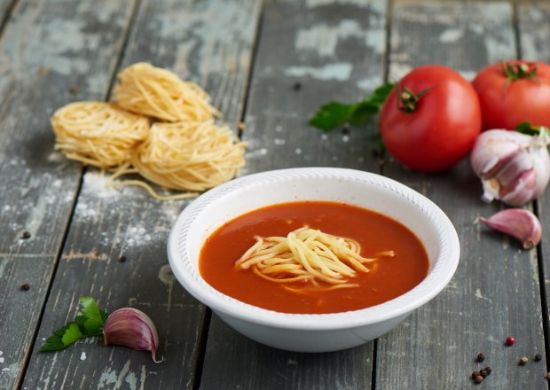 Fotografia przedstawiająca Zupa pomidorowa na rosole