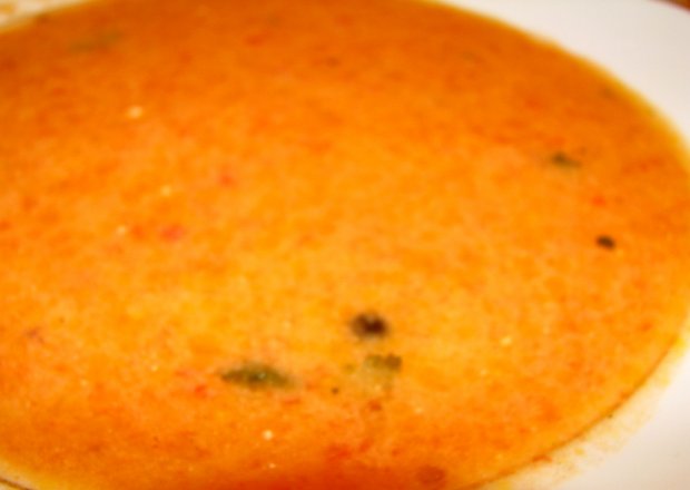 Fotografia przedstawiająca zupa pomidorowa na rosołku