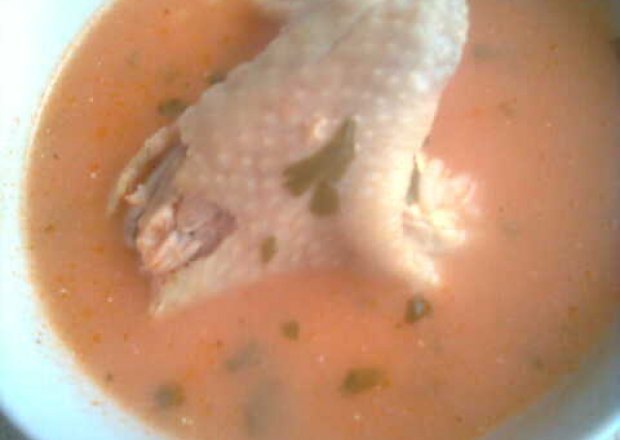 Fotografia przedstawiająca Zupa pomidorowa na skrzydełkach