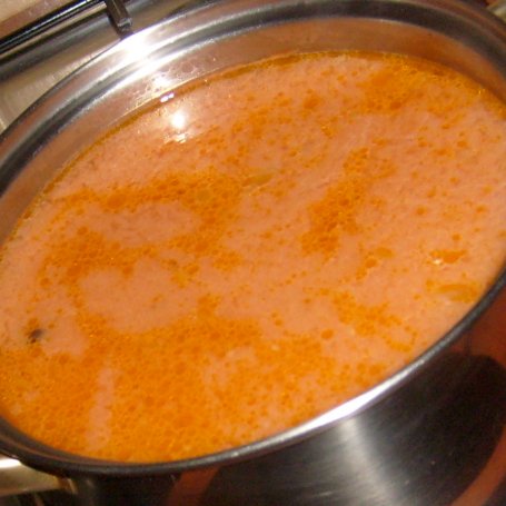 Krok 3 - ZUPA POMIDOROWA NA ŻEBERKACH Z RYŻEM BASMATI foto