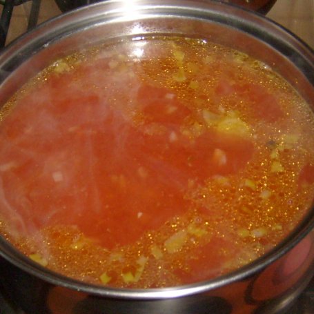 Krok 2 - ZUPA POMIDOROWA NA ŻEBERKACH Z RYŻEM BASMATI foto