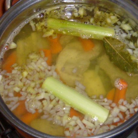Krok 1 - ZUPA POMIDOROWA NA ŻEBERKACH Z RYŻEM BASMATI foto