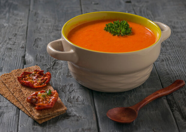 Fotografia przedstawiająca Zupa pomidorowa niezabielana