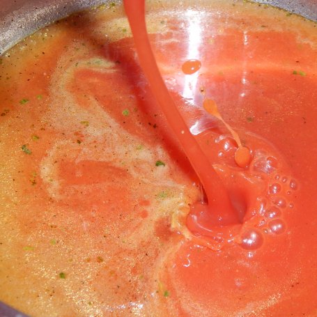 Krok 4 - Zupa pomidorowa po grecku - z serem feta foto
