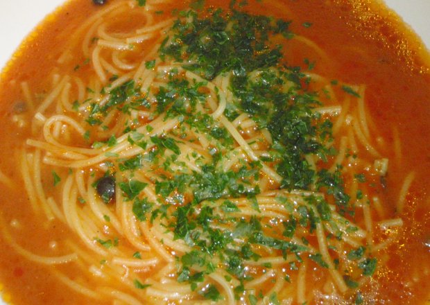 Fotografia przedstawiająca zupa pomidorowa po prowansalsku
