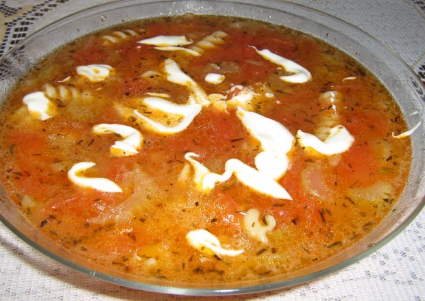 Fotografia przedstawiająca zupa pomidorowa włoska z selerem