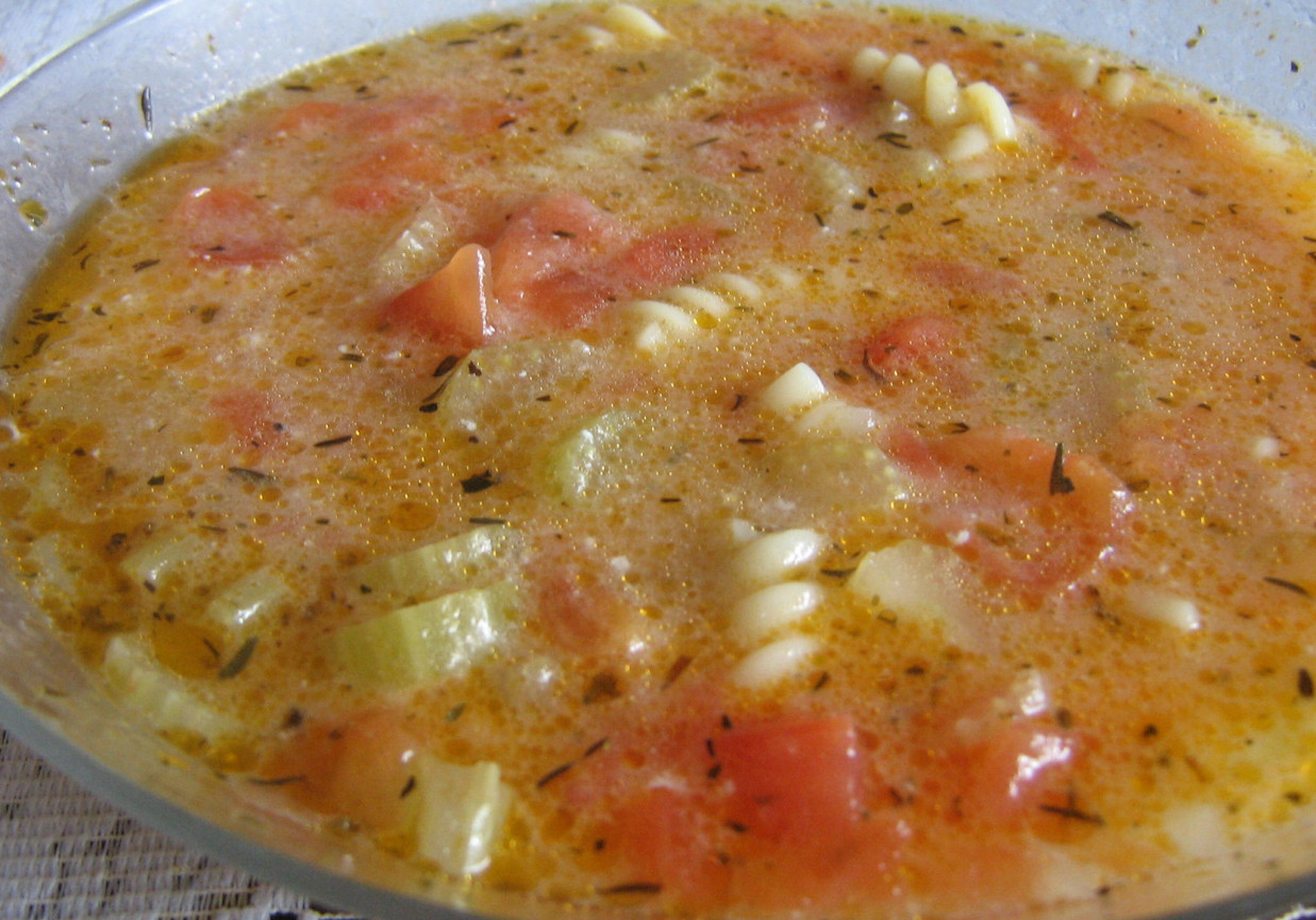 zupa pomidorowa włoska z selerem foto