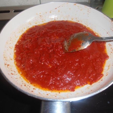 Krok 2 - Zupa pomidorowa z bazylią foto