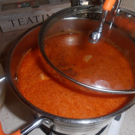 Krok 3 - Zupa pomidorowa z bazylią foto