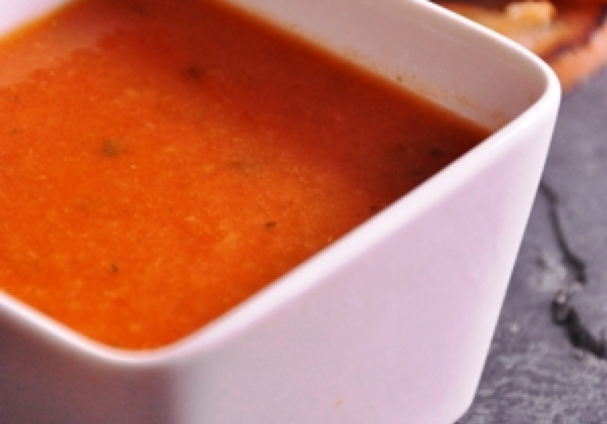 Zupa pomidorowa z białym winem foto