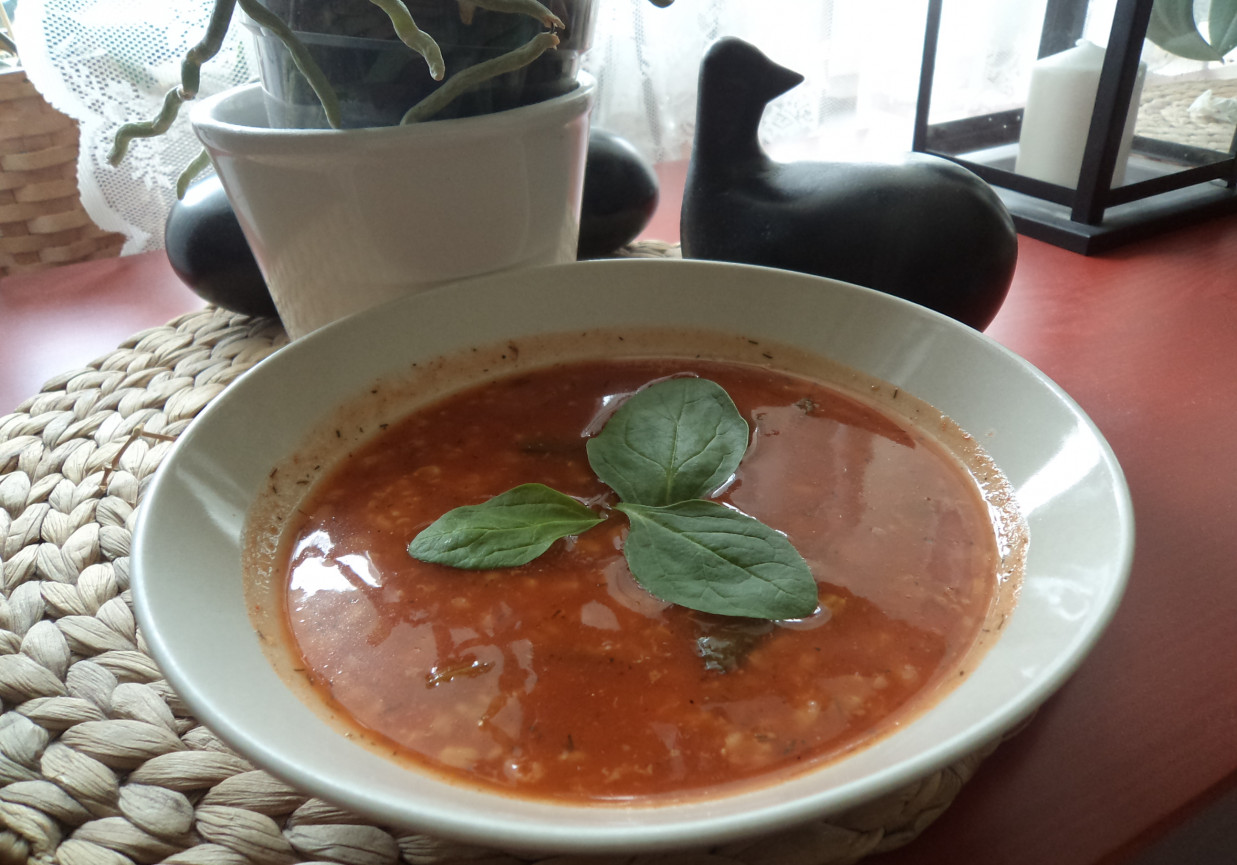 Zupa pomidorowa z brązowym ryżem, świeżym szpinakiem i suszonym koperkiem :) foto