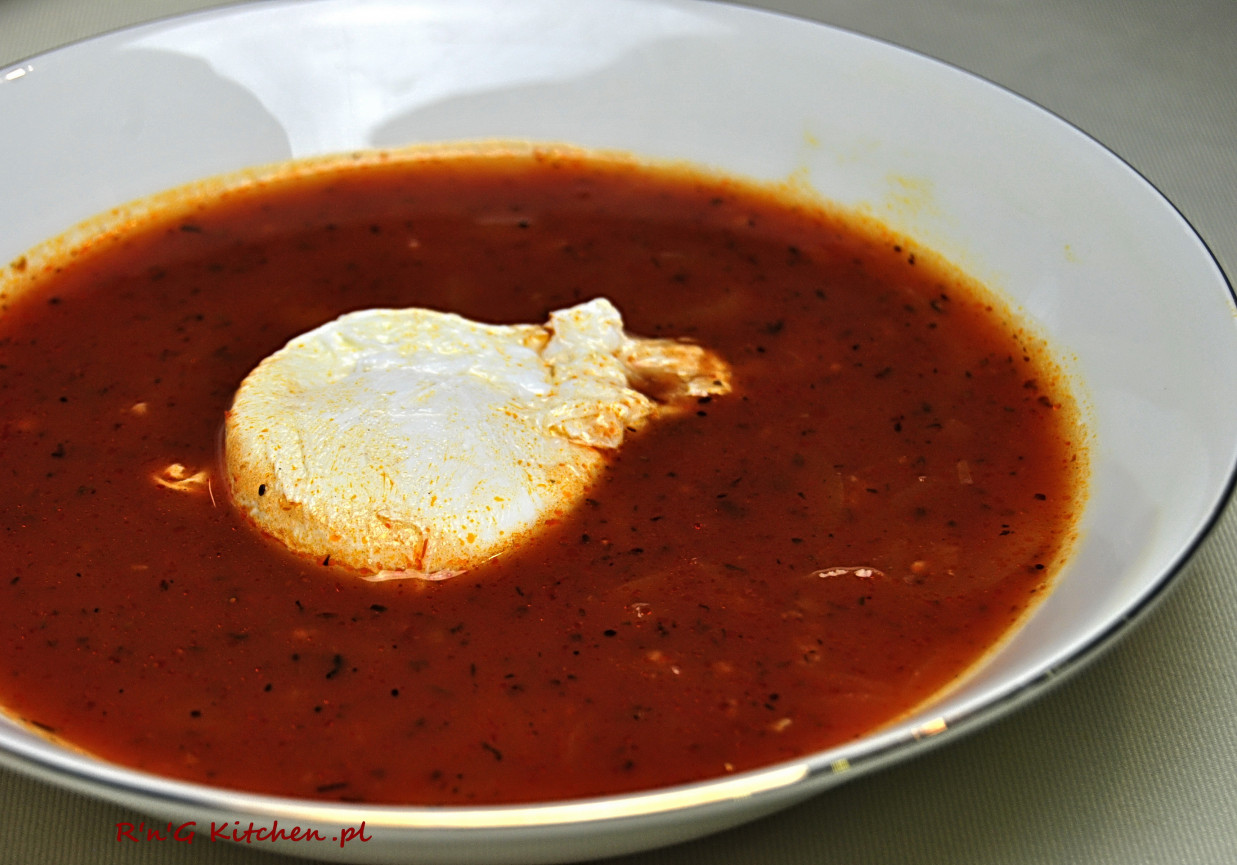 Zupa pomidorowa z cebulą  foto