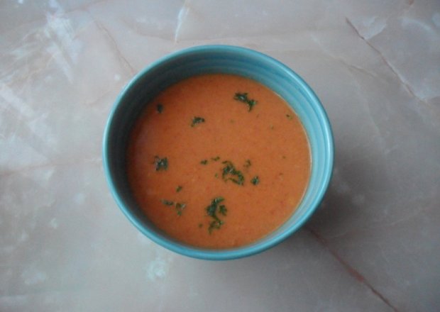 Fotografia przedstawiająca Zupa pomidorowa z chrzanem