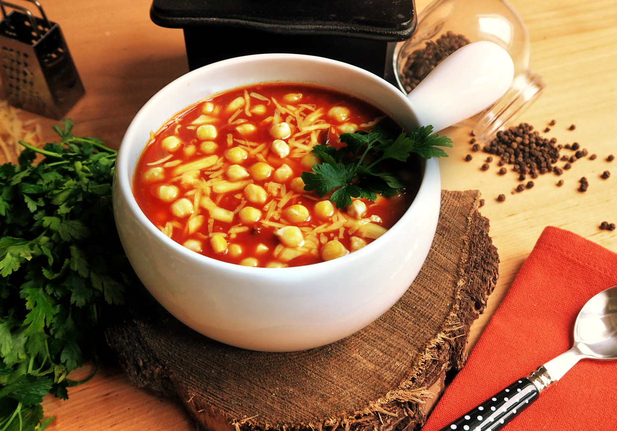 Zupa  pomidorowa z ciecierzycą foto
