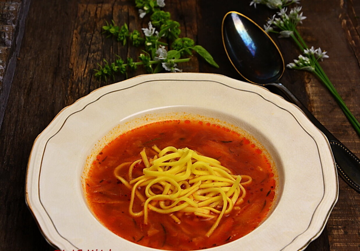 Zupa pomidorowa z cukinią foto