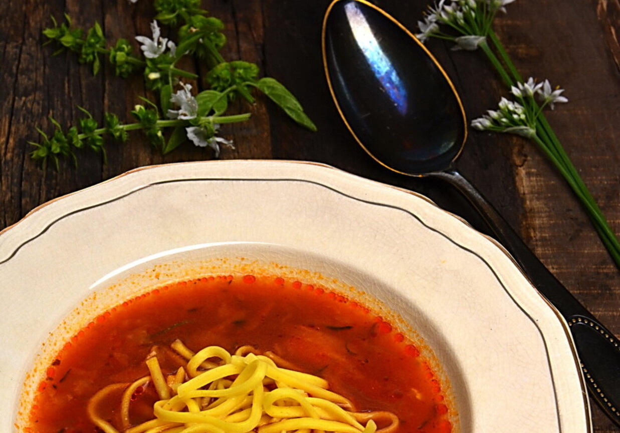 Zupa pomidorowa z cukinią foto