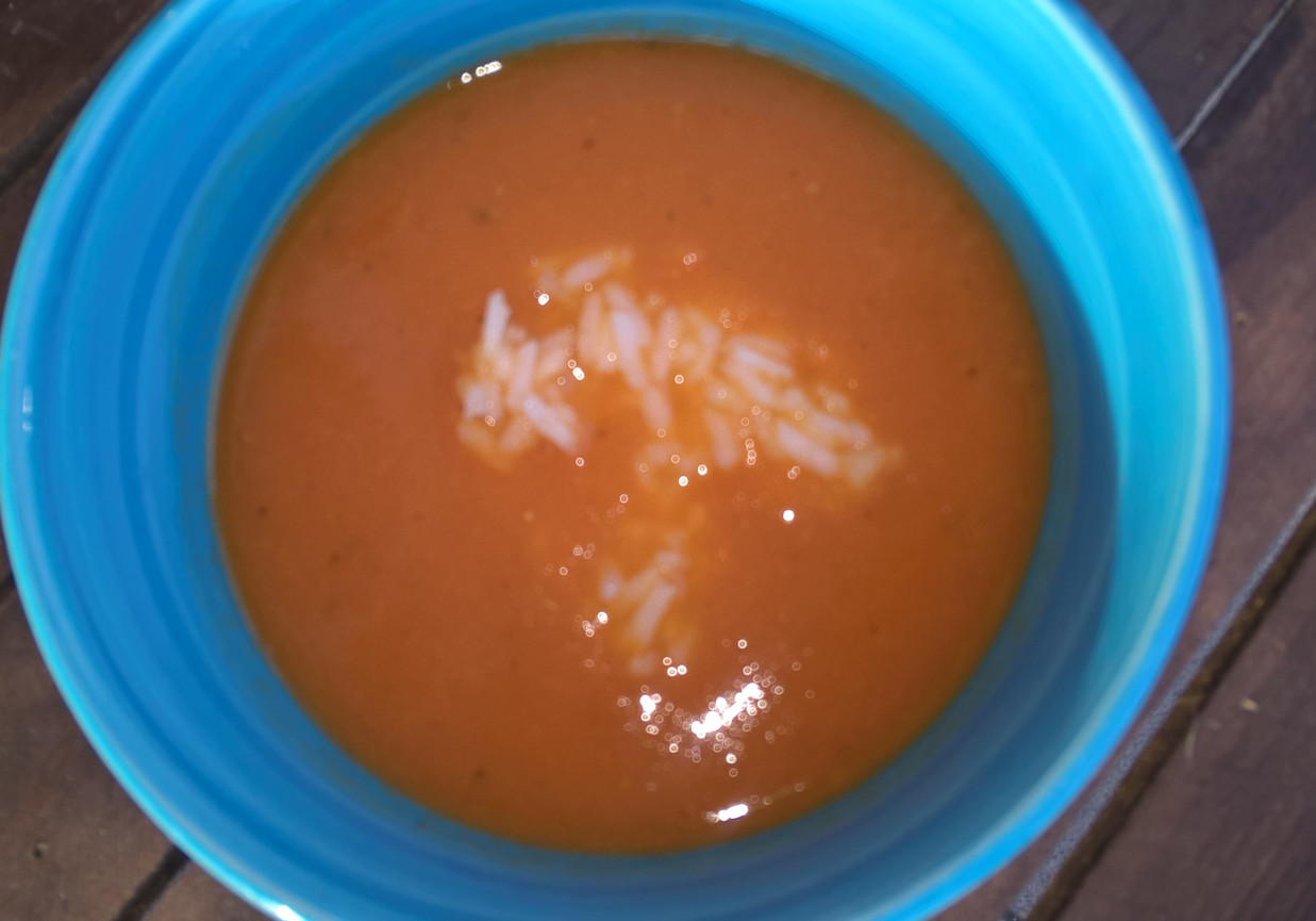Zupa pomidorowa z czerwoną soczewicą i ryżem foto