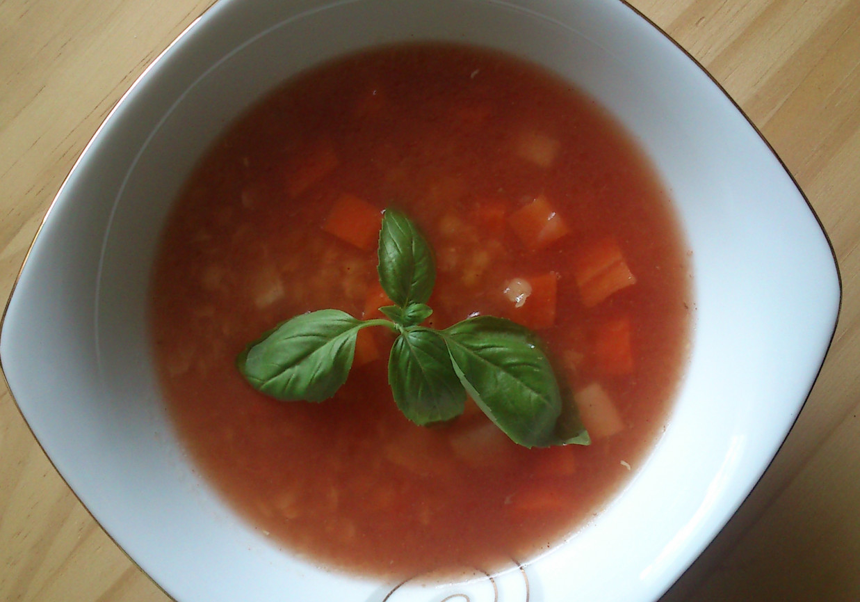 Zupa pomidorowa z czerwoną soczewicą foto