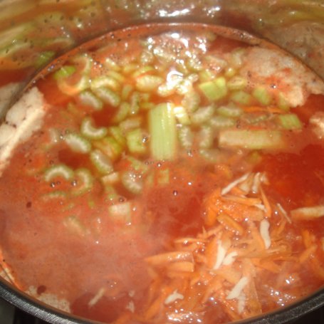 Krok 4 - Zupa pomidorowa z dodatkiem selera naciowego- zaserwowana  z brązowym ryżem foto