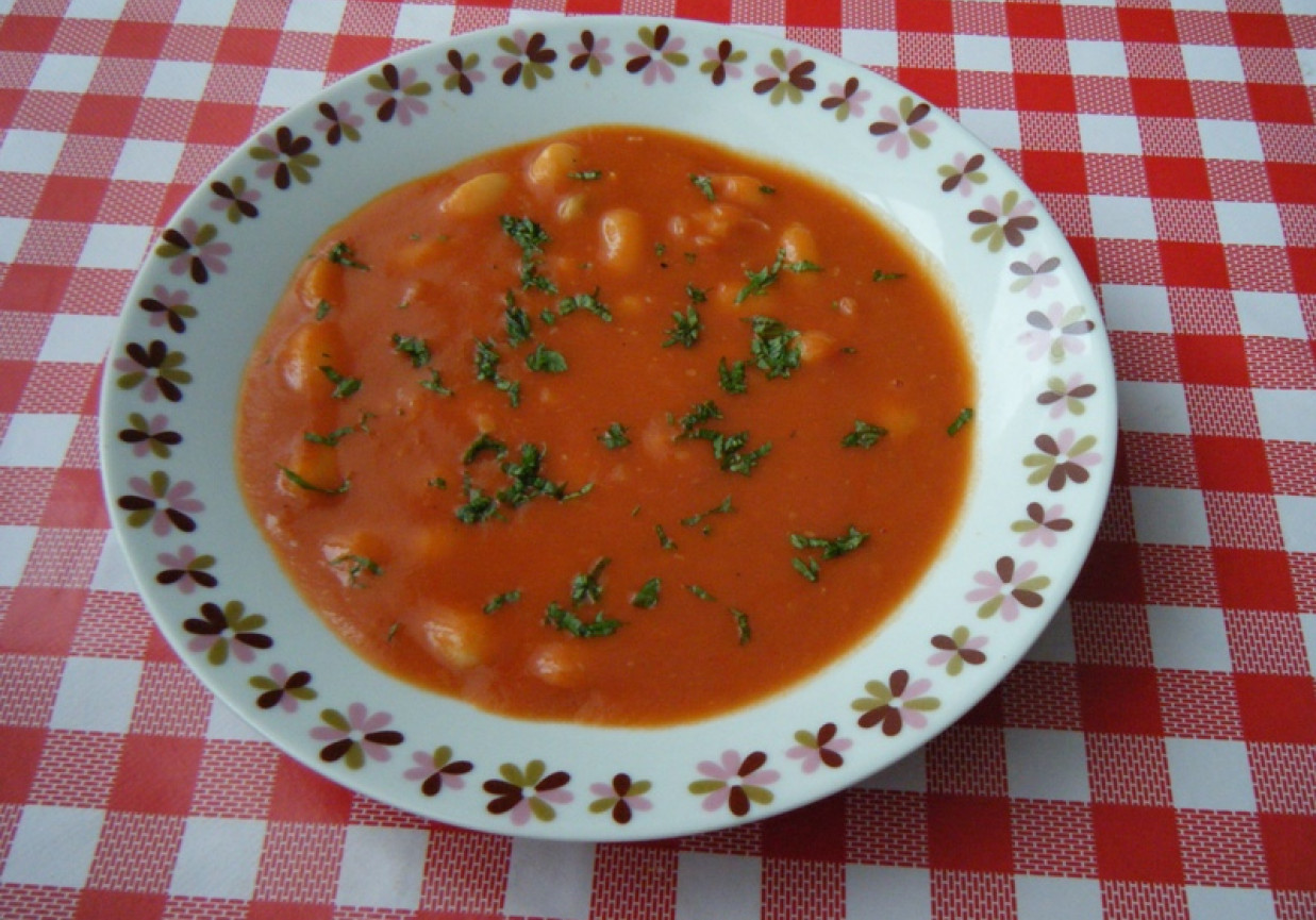 Zupa pomidorowa z fasolką foto