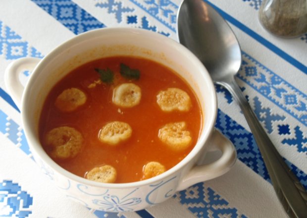 Fotografia przedstawiająca Zupa pomidorowa z ginem