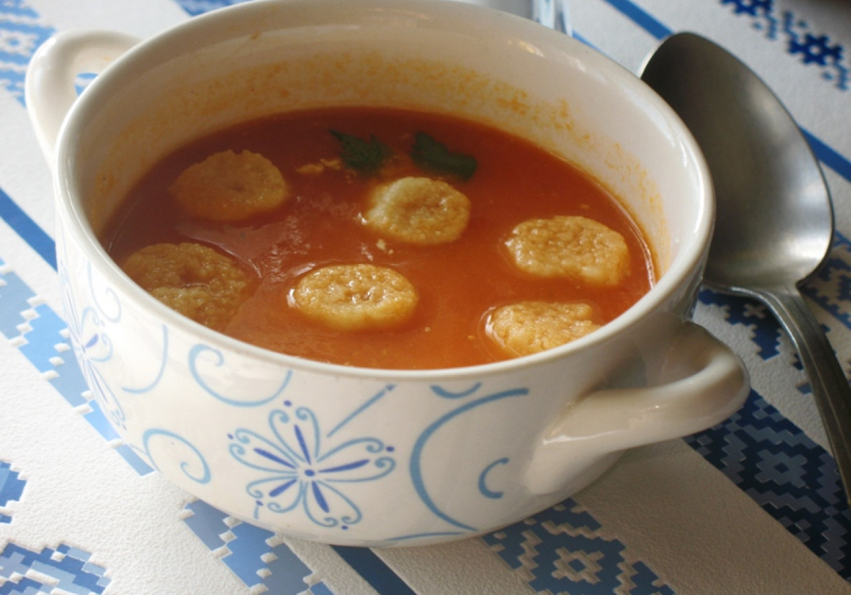 Zupa pomidorowa z ginem foto