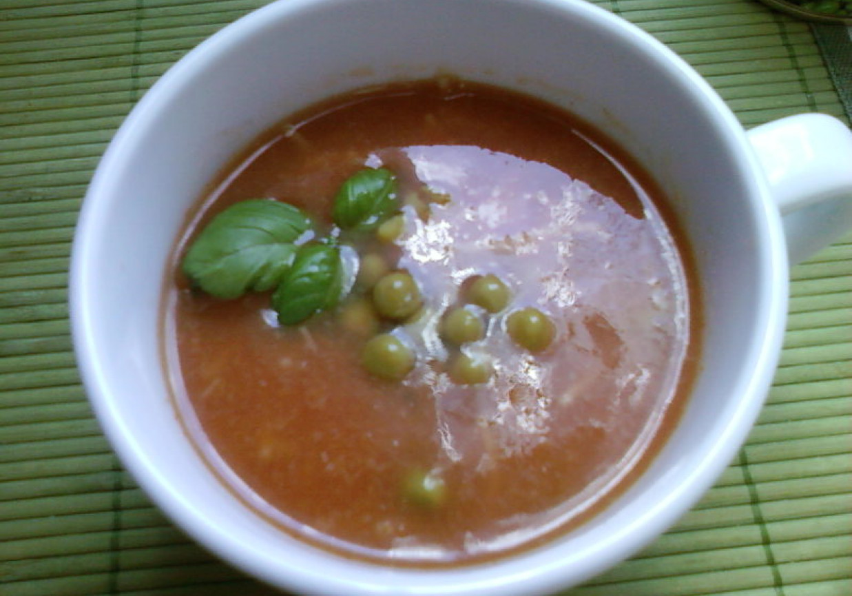 Zupa pomidorowa z groszkiem i makaronem foto