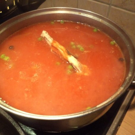 Krok 4 - Zupa pomidorowa z groszkiem i z makaronem tagliatelle. foto