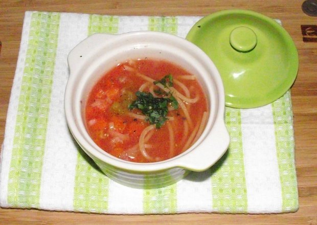 Fotografia przedstawiająca Zupa pomidorowa z kapustą pekińską
