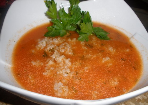 Fotografia przedstawiająca Zupa pomidorowa z kaszą