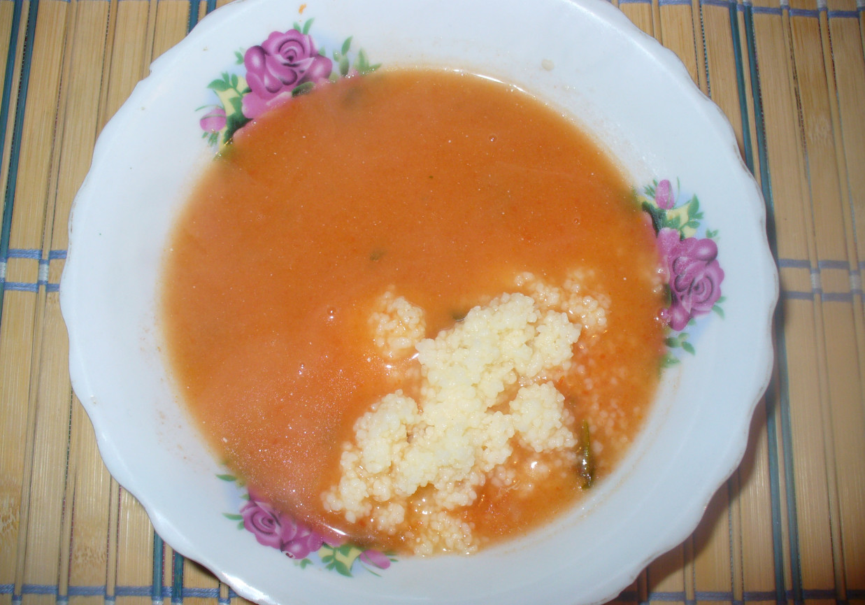 Zupa pomidorowa z kaszą kuskus foto