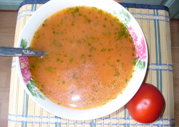 Fotografia przedstawiająca Zupa pomidorowa z kaszą kuskus