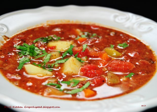 Fotografia przedstawiająca Zupa pomidorowa z kaszanką