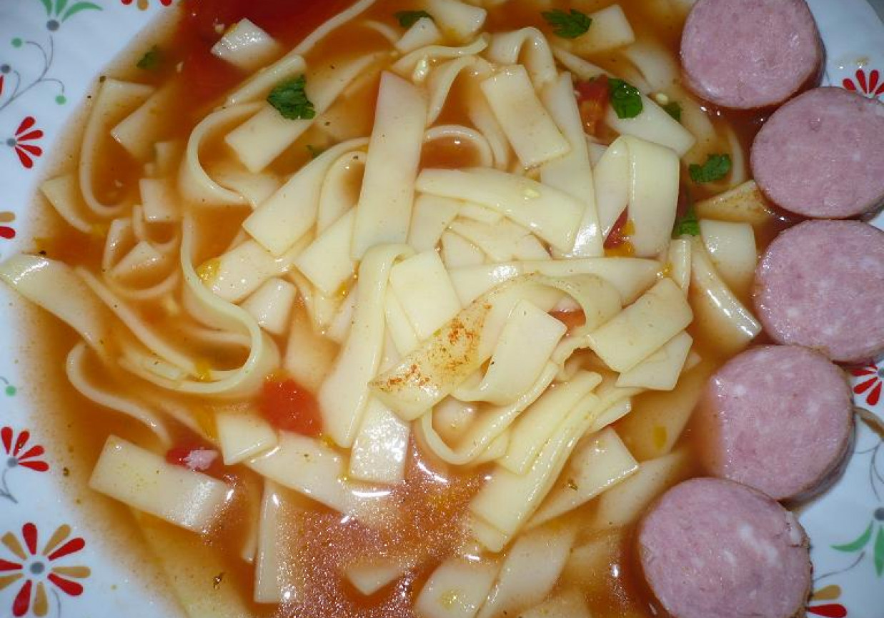 Zupa pomidorowa z kiełbasą foto