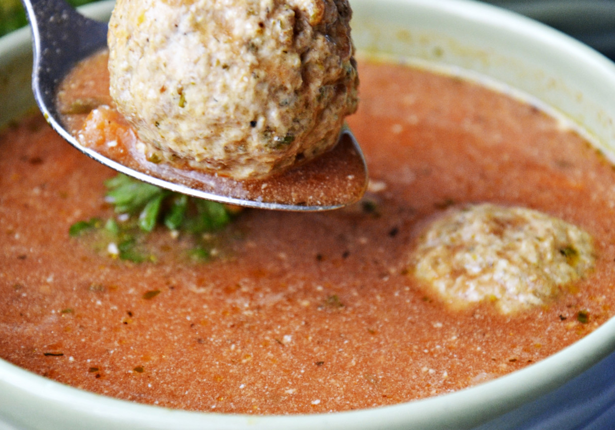 Zupa pomidorowa z klopsikami  foto