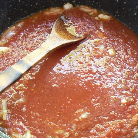 Krok 2 - Zupa pomidorowa z kluseczkami  foto