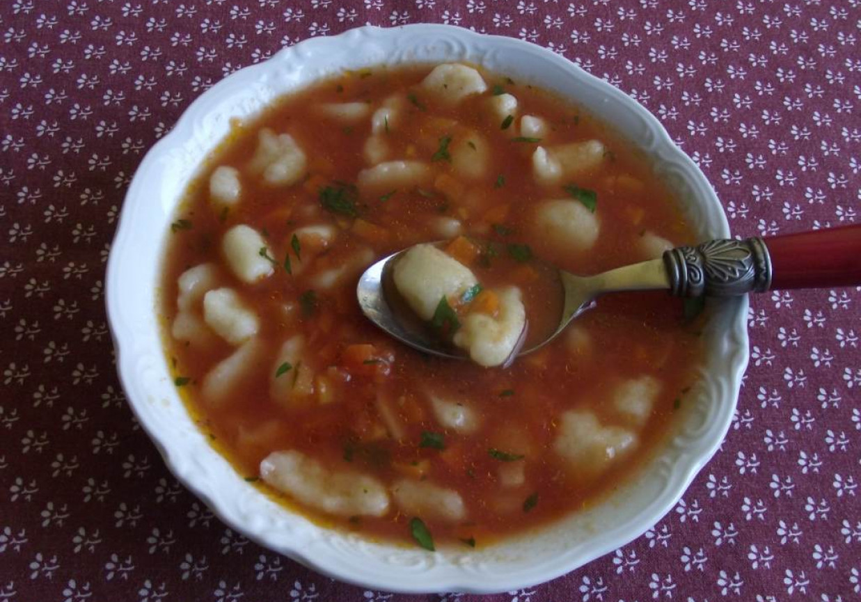 Zupa pomidorowa z kluseczkami  foto