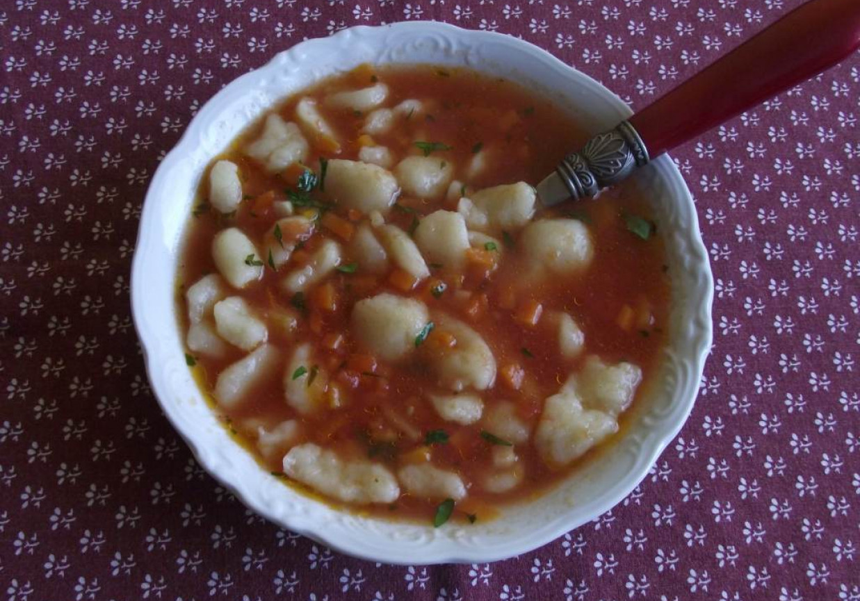 Zupa pomidorowa z kluseczkami  foto