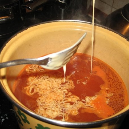 Krok 3 - Zupa pomidorowa z lanym ciastem foto