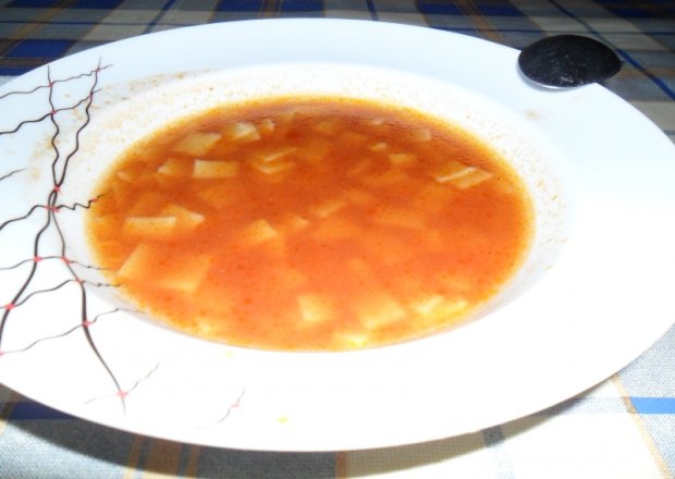 Fotografia przedstawiająca Zupa pomidorowa z łazankami